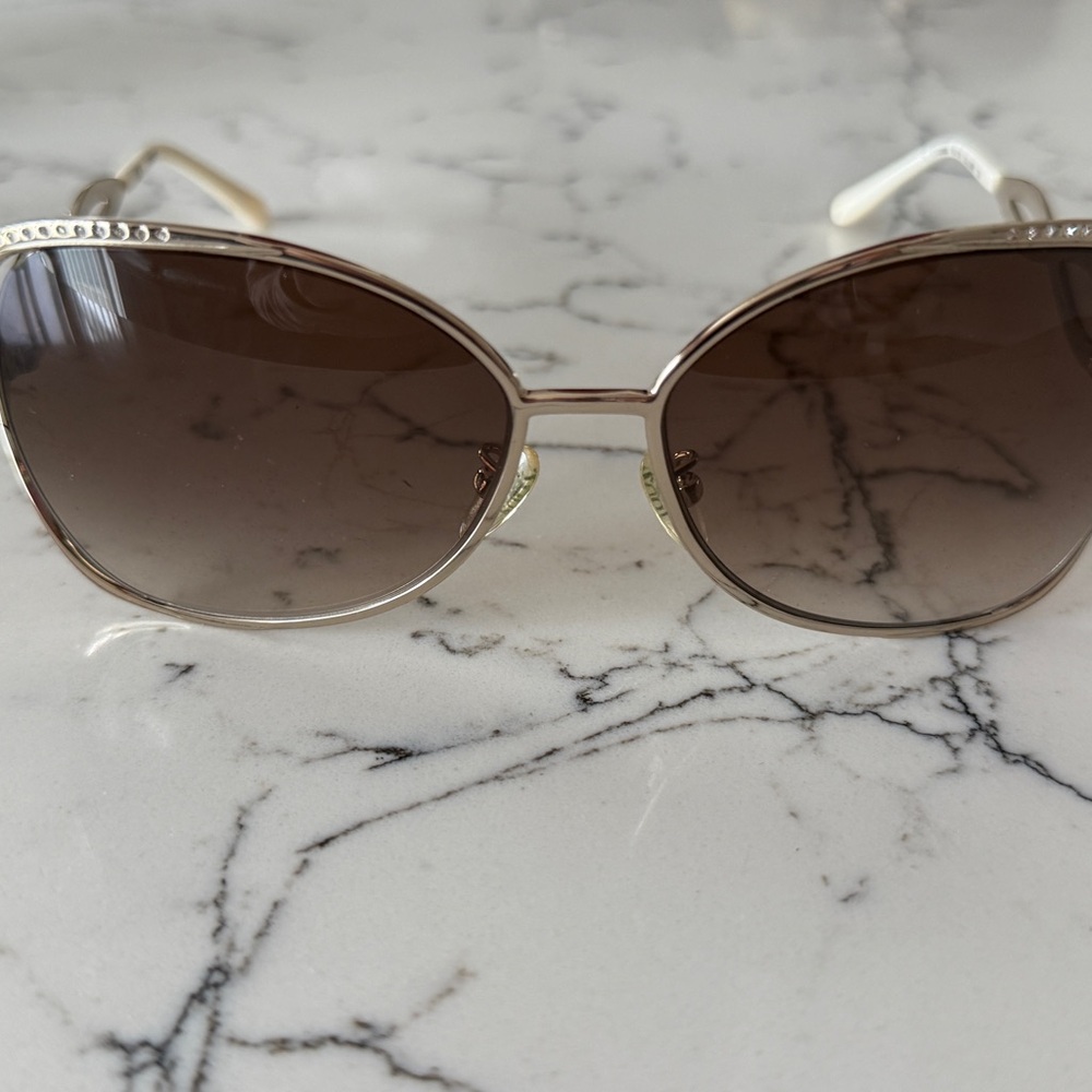 Elegant Gold Sunglasses